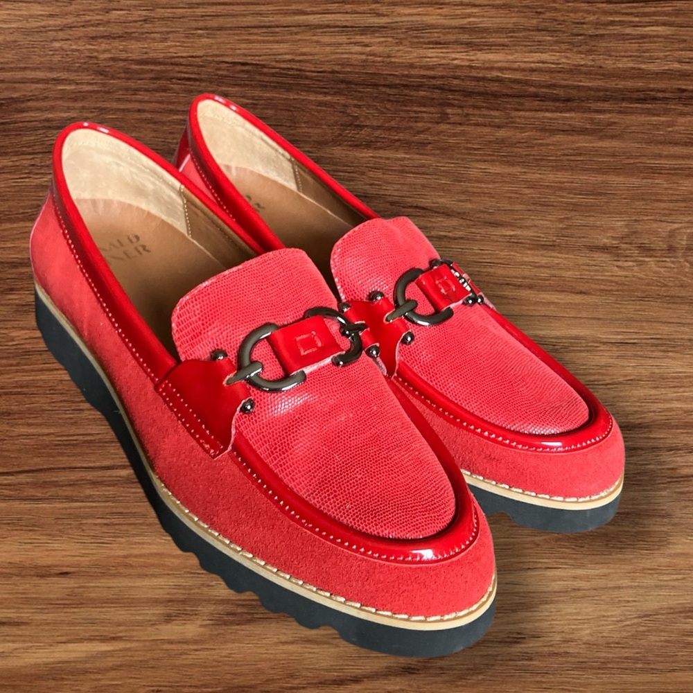 Donald Pliner Helio Leather Loafer cranberry/red/tomato
Size 8.5